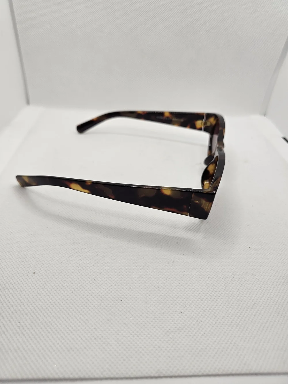 Tortoiseshell Cat-Eye Sunglasses with Brown Gradient Lenses